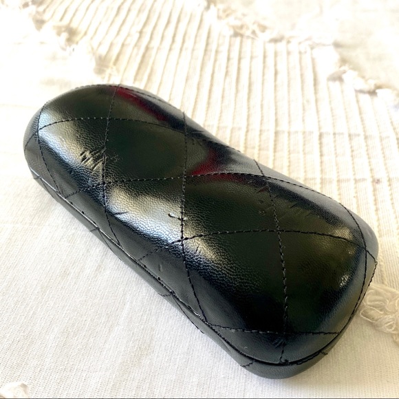 CHANEL BLACK QUILTED LOGO SUN GLASSES HARD CLAM SHELL PROTECTIVE CASE BOX - Picture 3 of 3